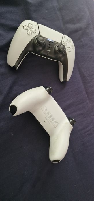 2 controllere de ps5 in stare buna