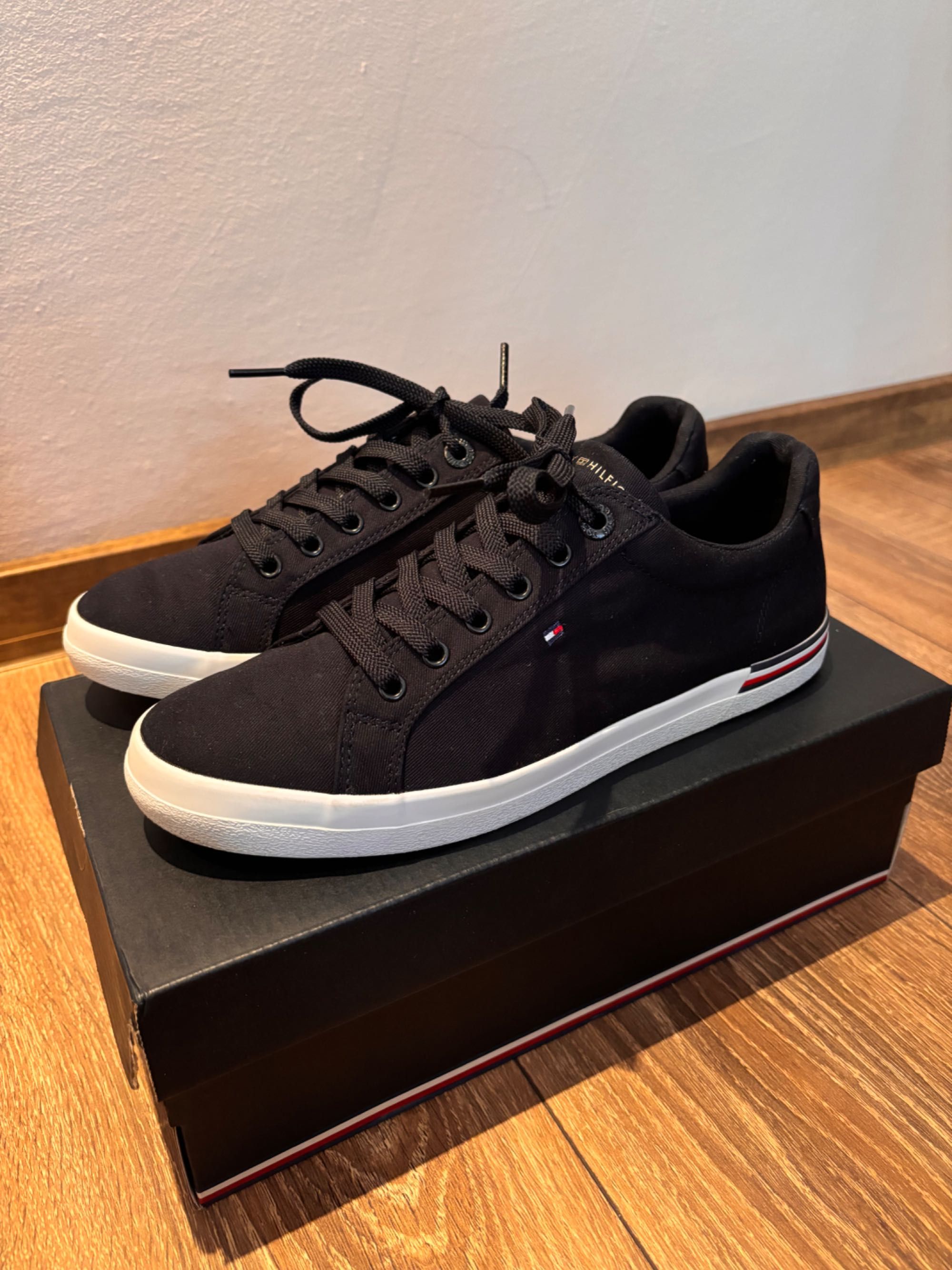 Дамски кецове Tommy Hilfiger