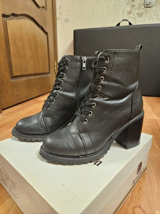 Чёрные ботинки женские
