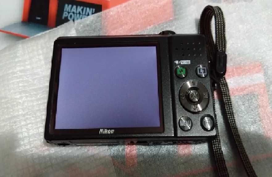 carte Nikon s570