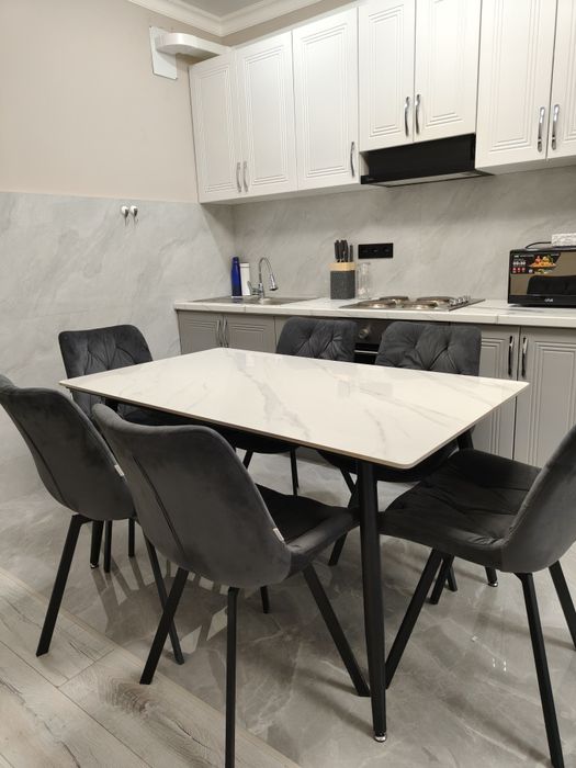 Кухонный стол и стулья