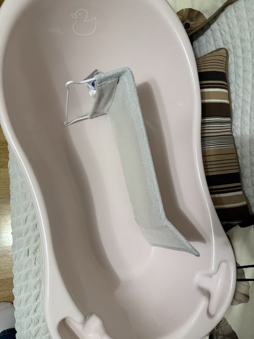 Cada roz bebe cu stand + termometru + suport bebe