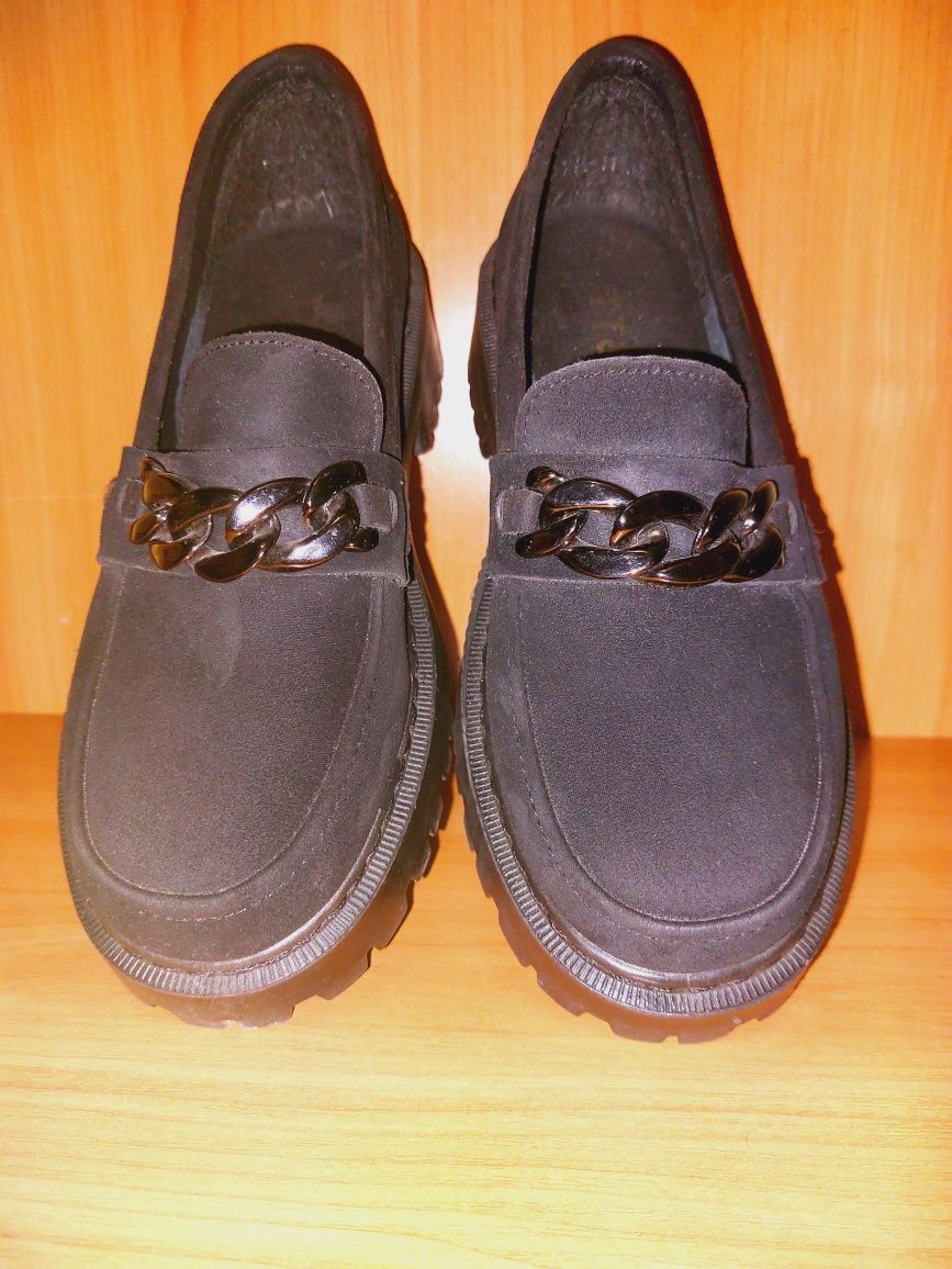 Туфли лоферы черные
