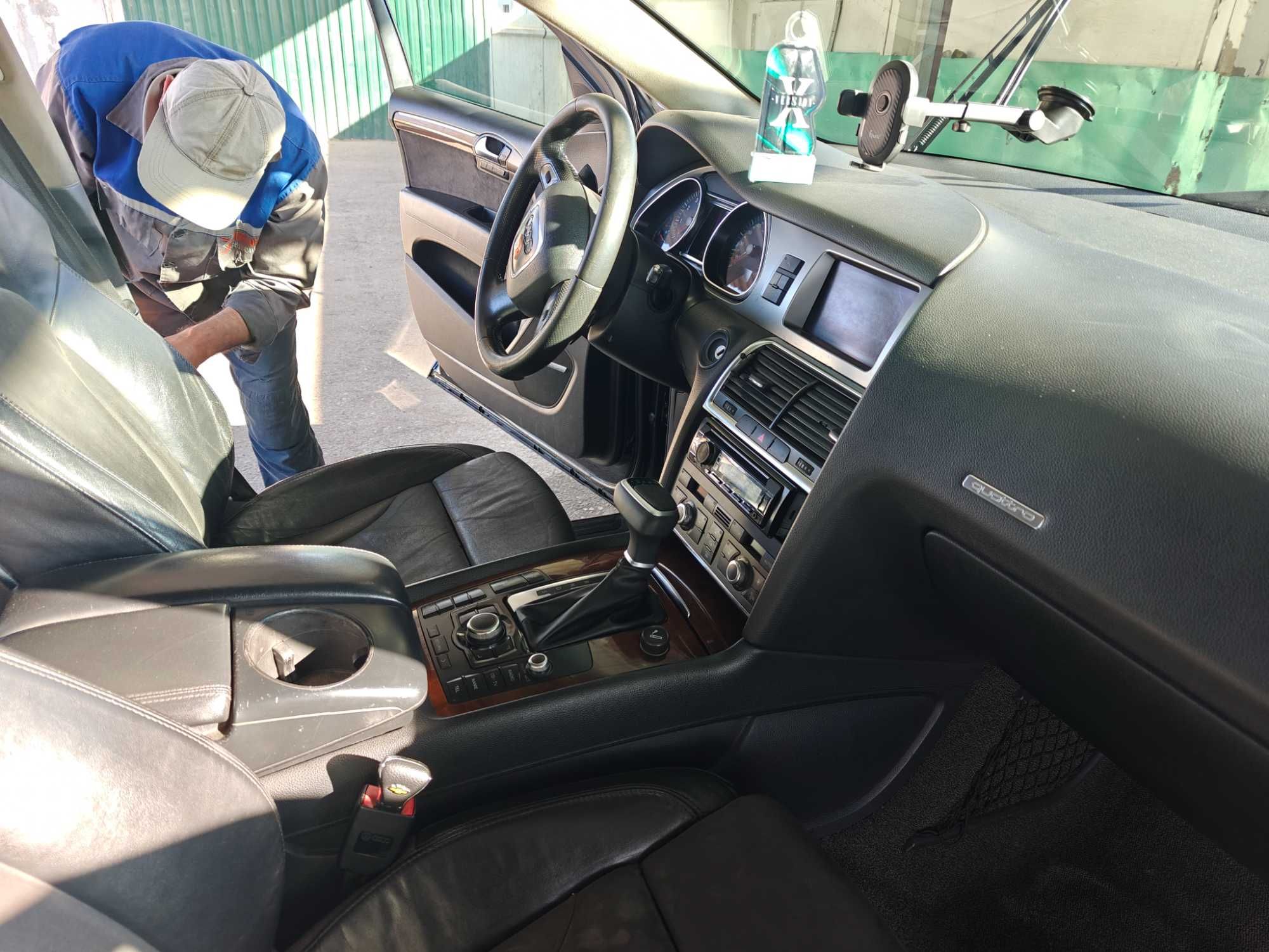 Audi q7  4.2 fsi.  2007г. Или обмен на  дом.