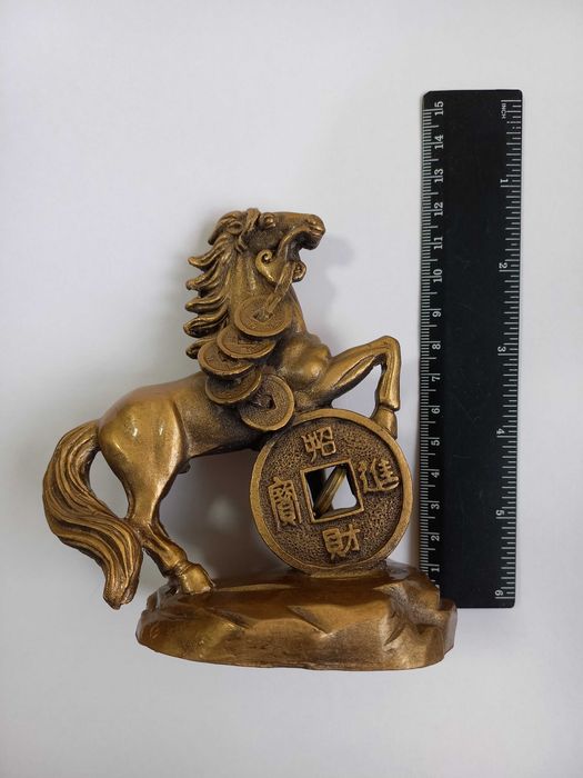 Продается статуэтка лошади