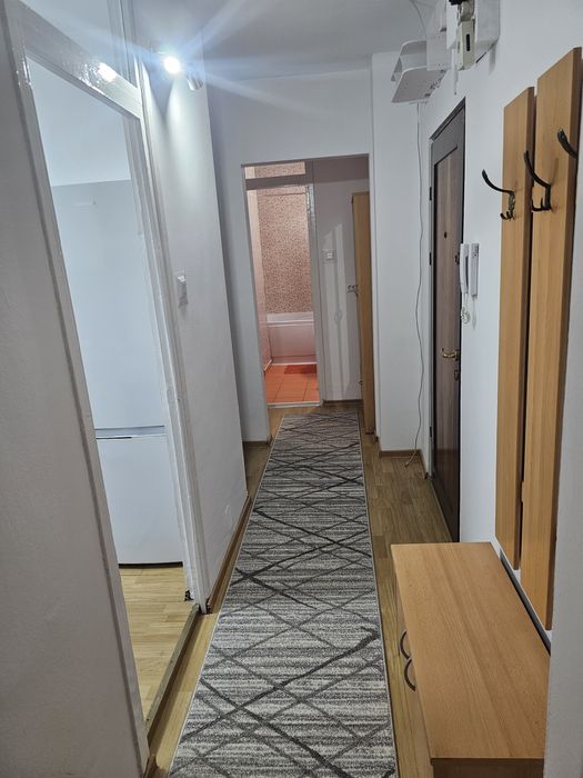 Închiriez apartament