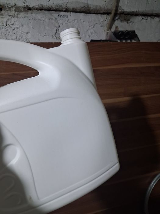 Продам канистра 5 литр с крышкам