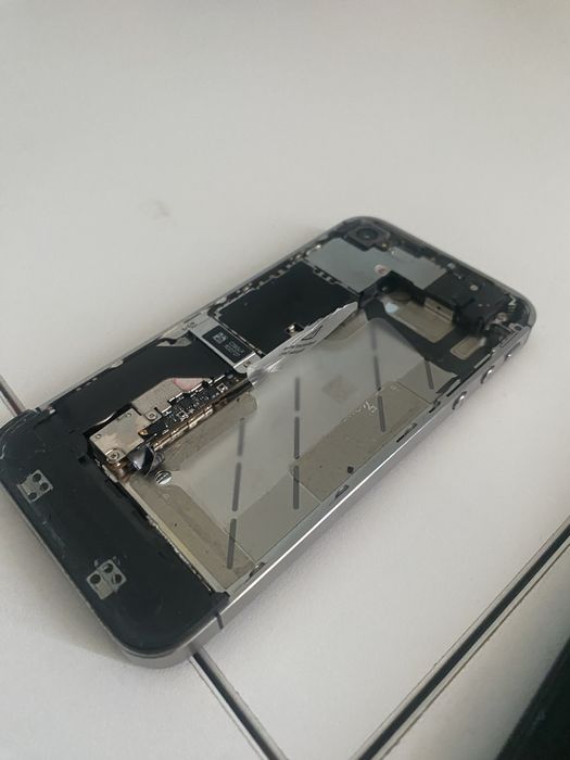 4 броя Iphone + ipod