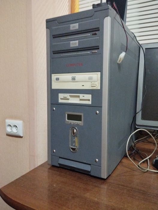 Kompyuter hamma qismi bor srochna sotilad.