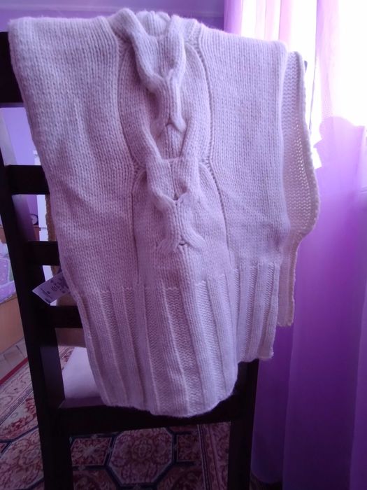 Fular nou, cu etichetă, din lână de miel