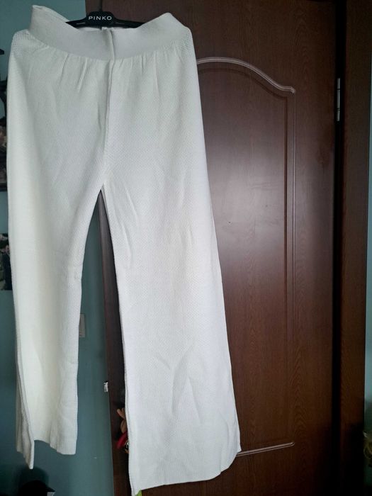 Нови модерна жилетка и сет панталон с блузон