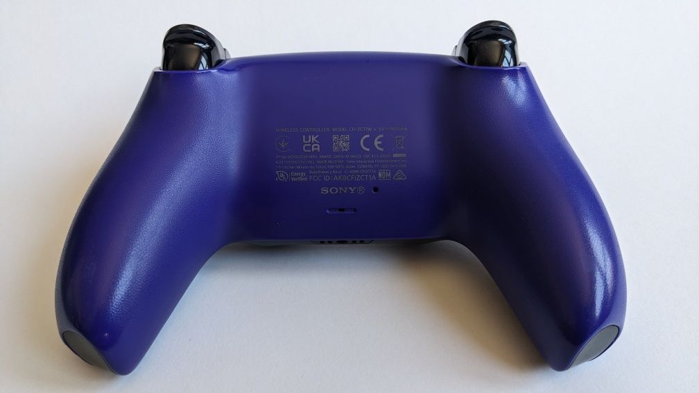 Продавам контролер DualSense за PS5 с TMR (като Hall effect) стикове.