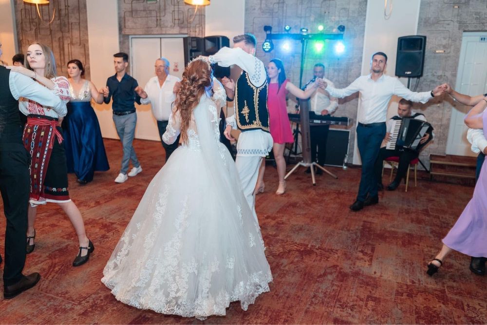 Dansatori Evenimente , petreceri private , botezuri