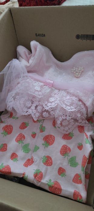 Donez hăinuțe fetița stare excelenta mărimile sunt 3,6 unele 6,9 luni