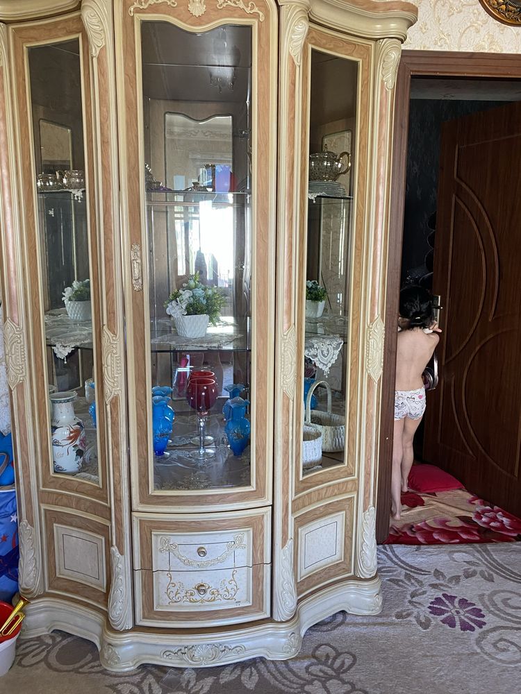 Хитой уголок стенка сотилади