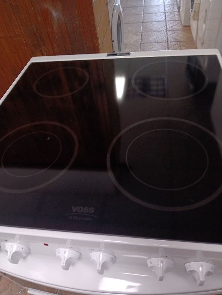 Уникална печка с керамичен плот Voss Electrolux с 2 години гаранция