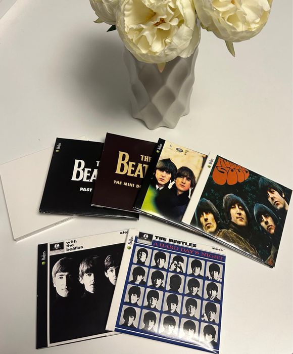 The Beatles cu 13 CD-uri