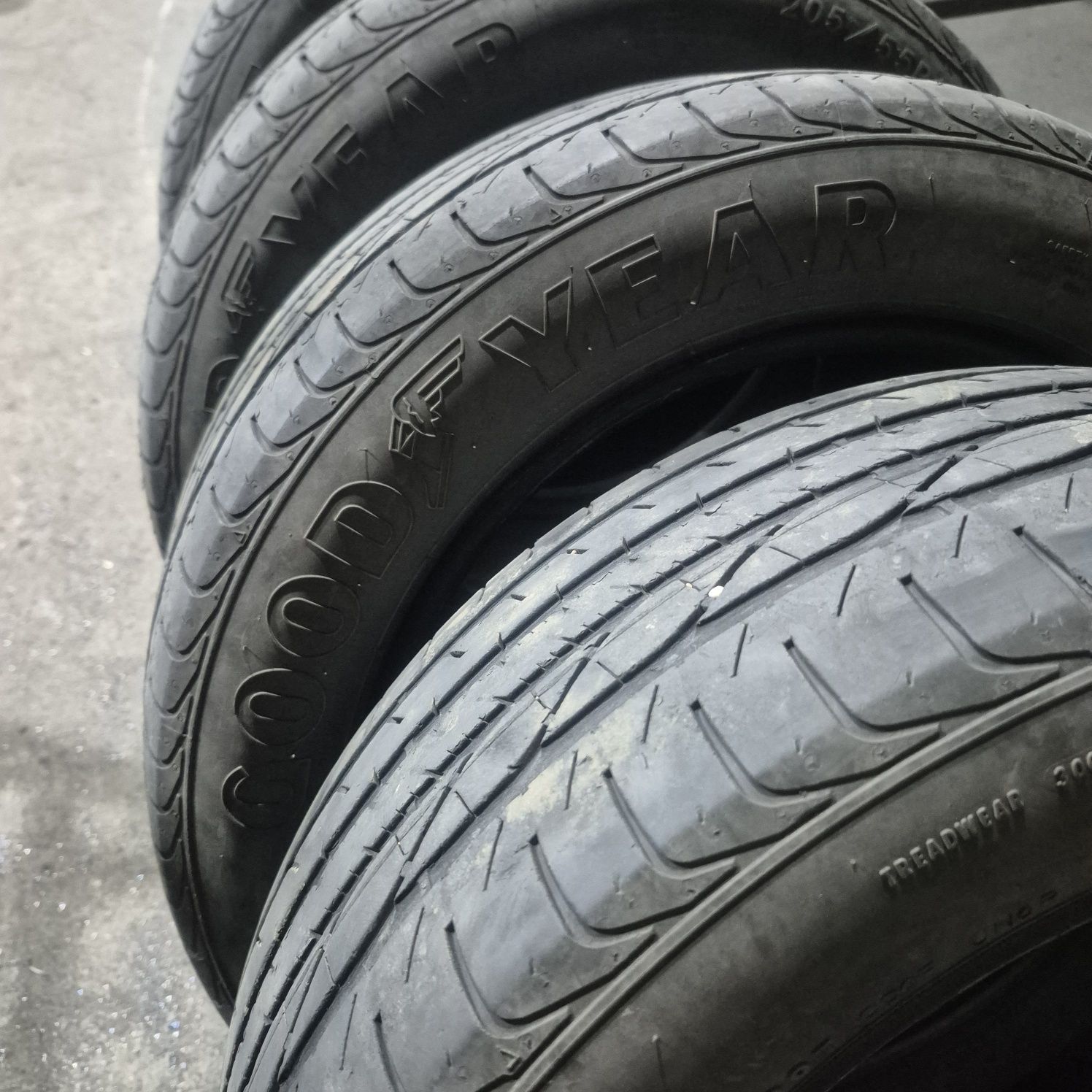 Продам шины на авто