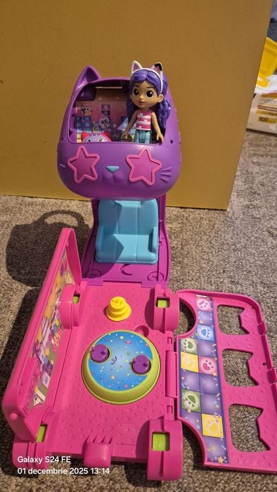 Autobuzul Gabby s Dolhouse