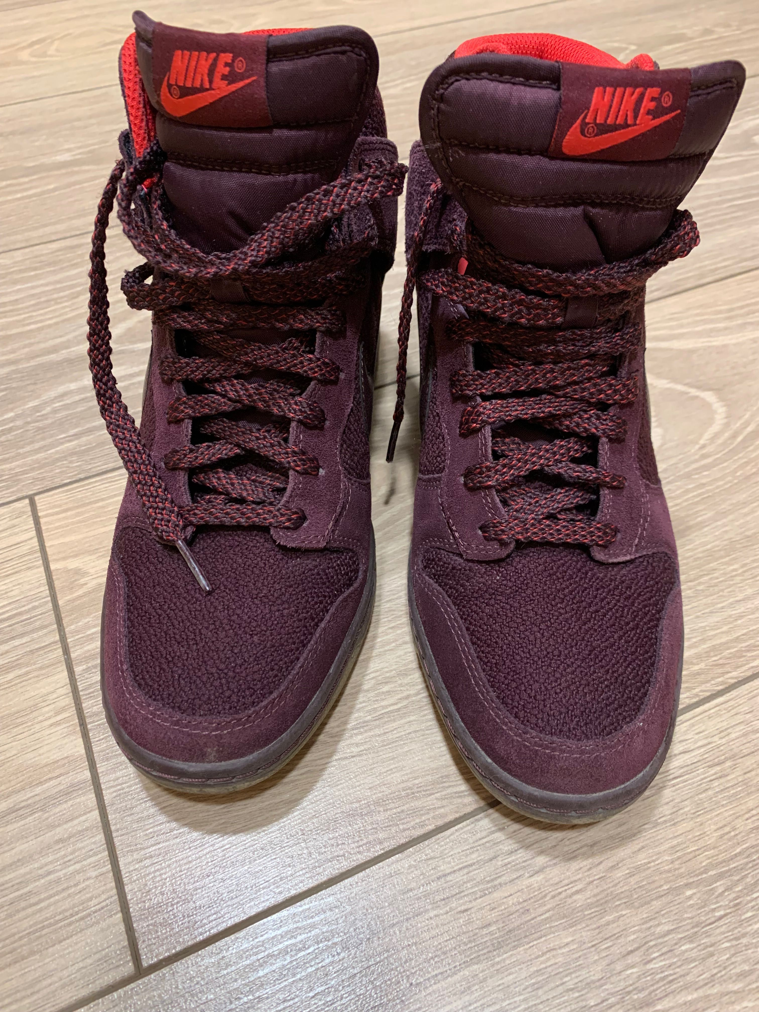 Кроссовки на каблуке Nike
