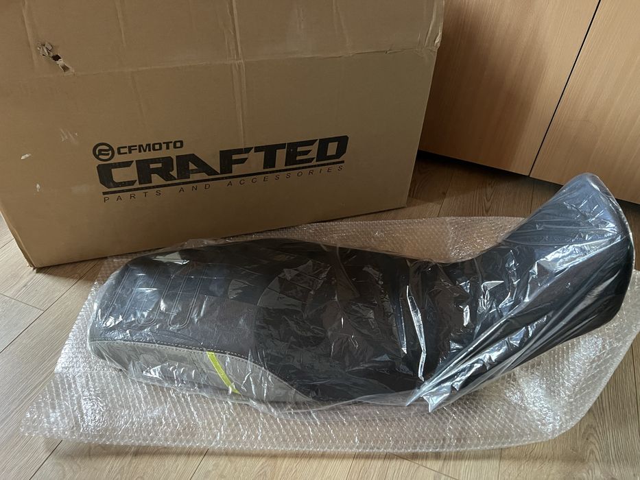 Scaun  cu burete nefolosit in stare impecabila nu este inalt