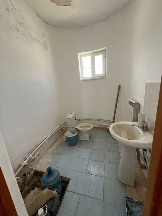 Продаётся здание (бывшее мини-кафе) в мкр. Береке(контейнерная)