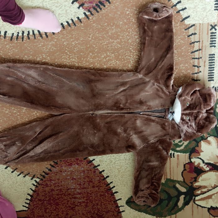 Yangi yilda bolalarga ayiqcha va bo'rini kiyimi sotiladi