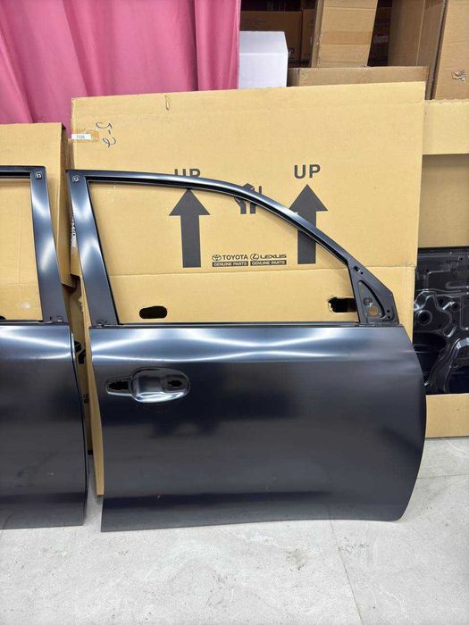 Дверь передняя правая  Toyota Land Cruiser 200 новый оригинал