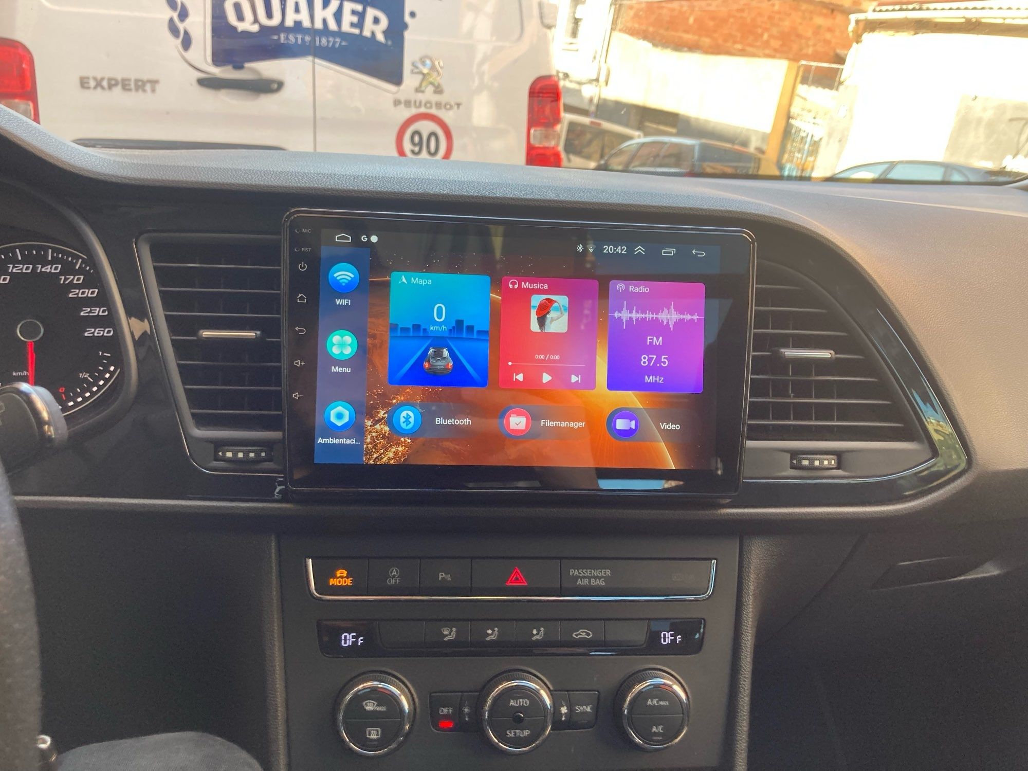 Navigatie android Seat Leon Waze YouTube GPS BT USB