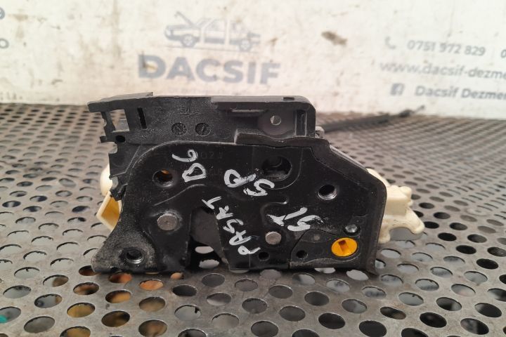 Broasca usa spate stanga 3C4839015A Volkswagen VW Passat B6  [din 2005 pana  2010] wagon 5-usi 1.9