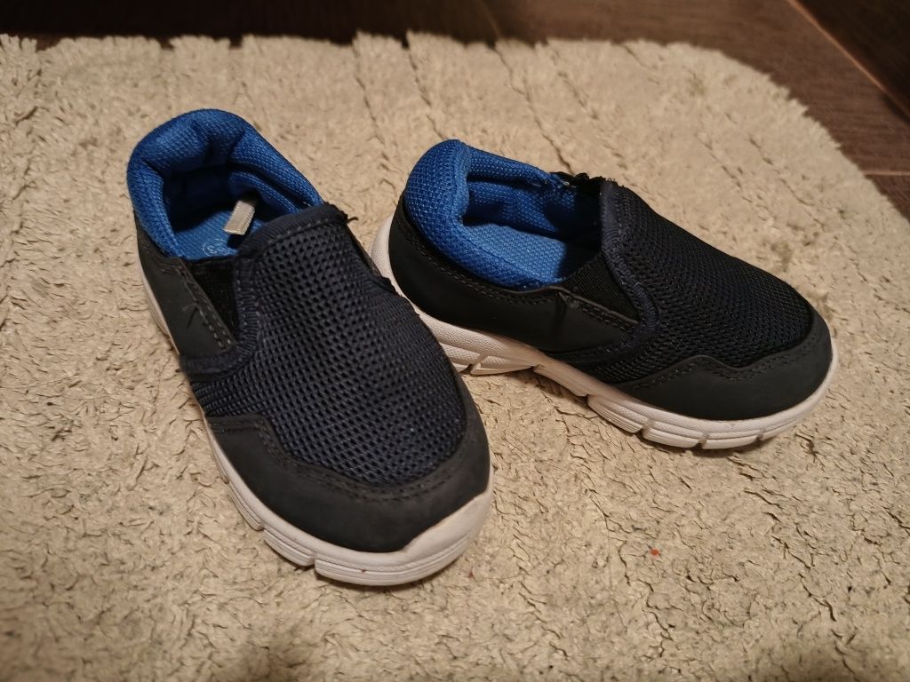 Adidași slip on mărimea 23