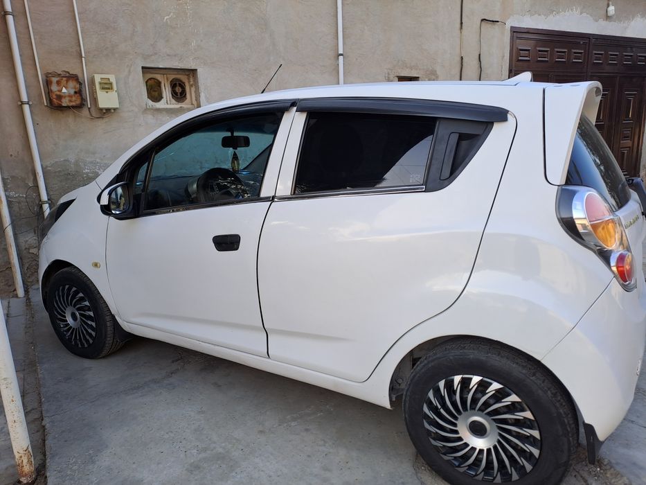 Спарк срочний сотилади