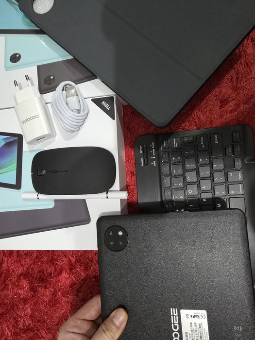 -Doogee T10W, Nou, 128Gb, 4Ram+12 extins, Negru, Tastatura, Mouse, Pen