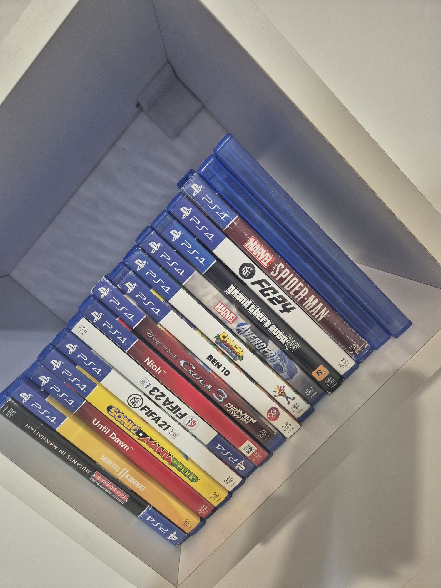 Vând playstation 4 ( ps4 )