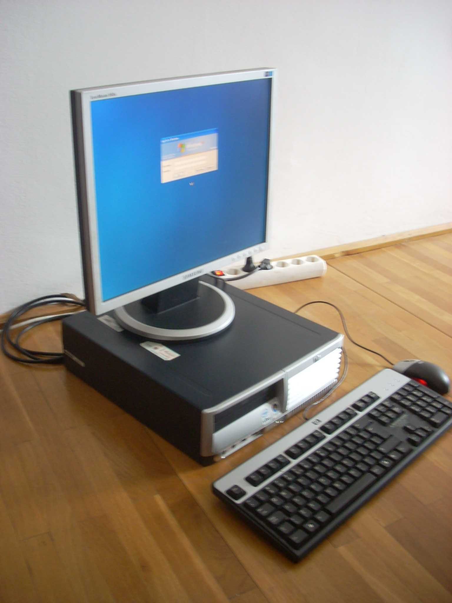 Calculator, Tastatura, Mouse, HP Compaq + Monitor LCD 19" Samsung