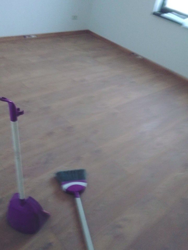La 20 lei mp Servicii montaj parchet laminat