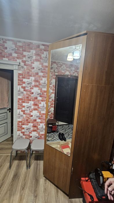 Продается шкаф в прихожей
