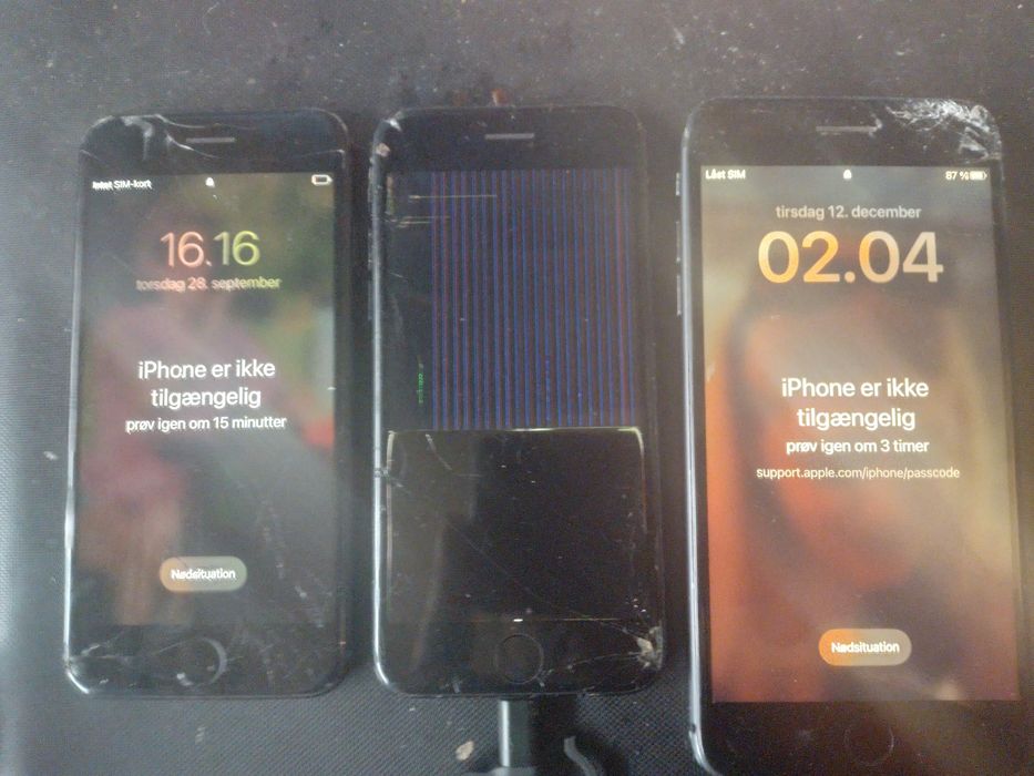 vând 3  telefoane iPhone 7  8 plus display spart