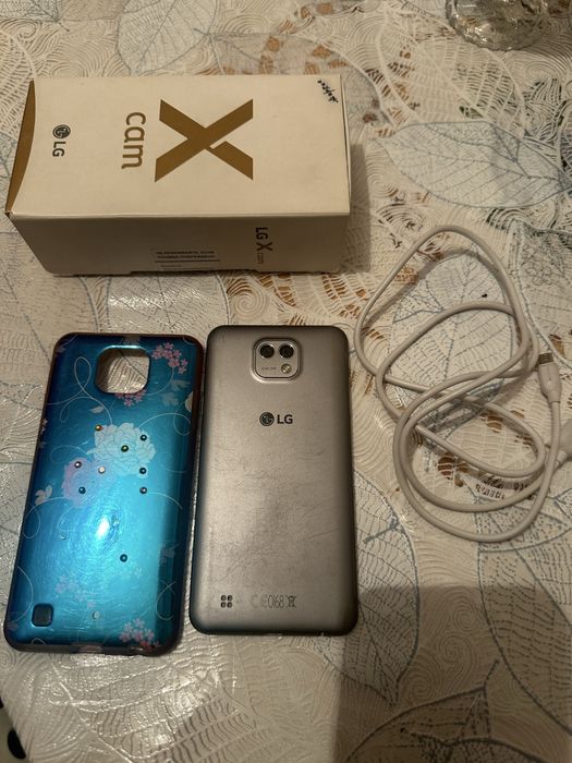 Телефон LG в хорошем состоянии