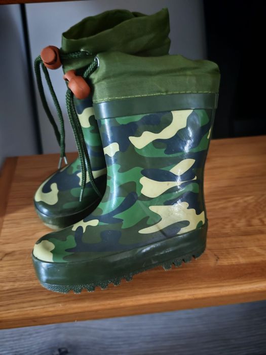 Vând cizme de cauciuc bebe, mărimea 22 cm, preț 20 lei