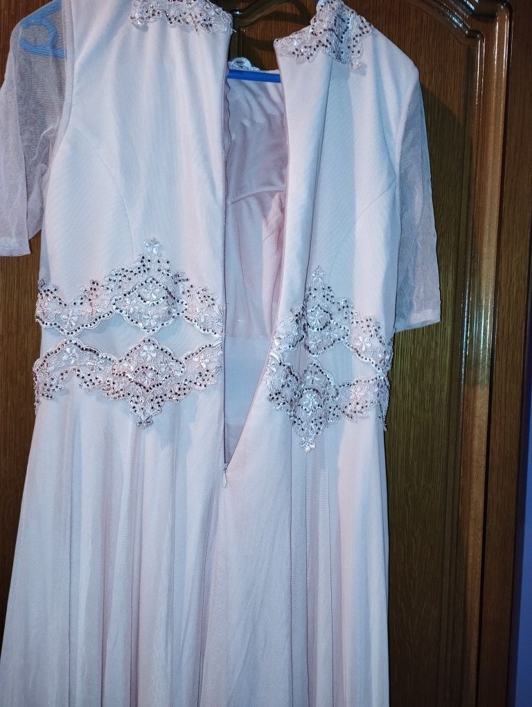 Vând rochie de ocazie din tull