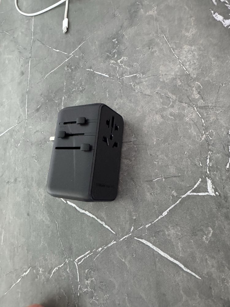 Зарядное устройство Momax 1 World. GAN 140 W