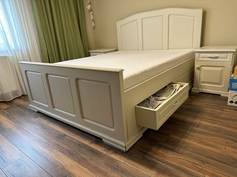 Mobila dormitor (pat, 2 noptiere, comoda, dulap)