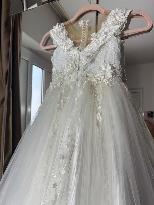 Rochie miresuța , facuta la designer