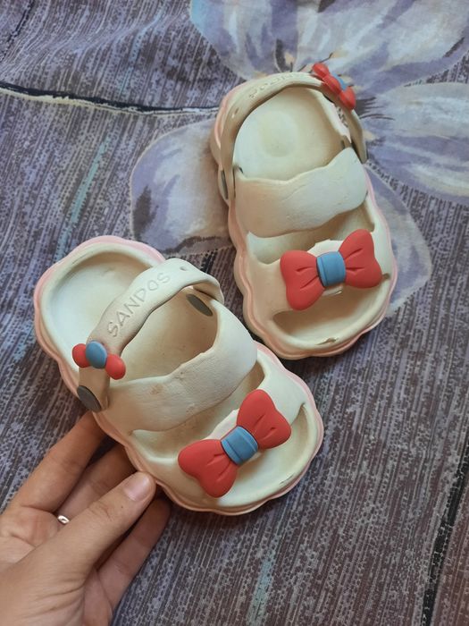 Qizchalar uchun yozgi oyoq kiyim