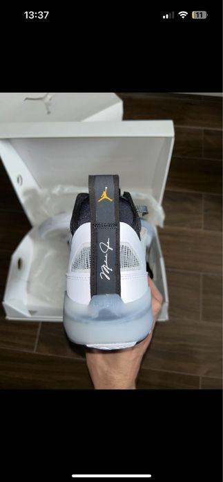 Jordan XXXVII Black White