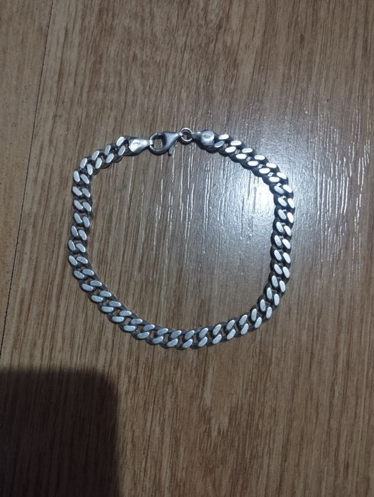 Vind brățară de argint.