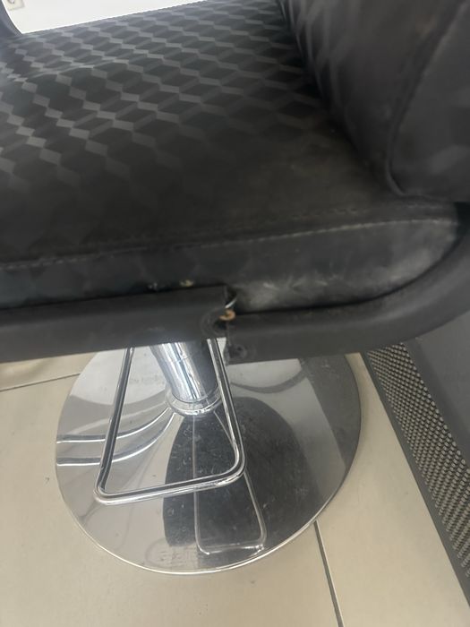 Парикмахерское кресло