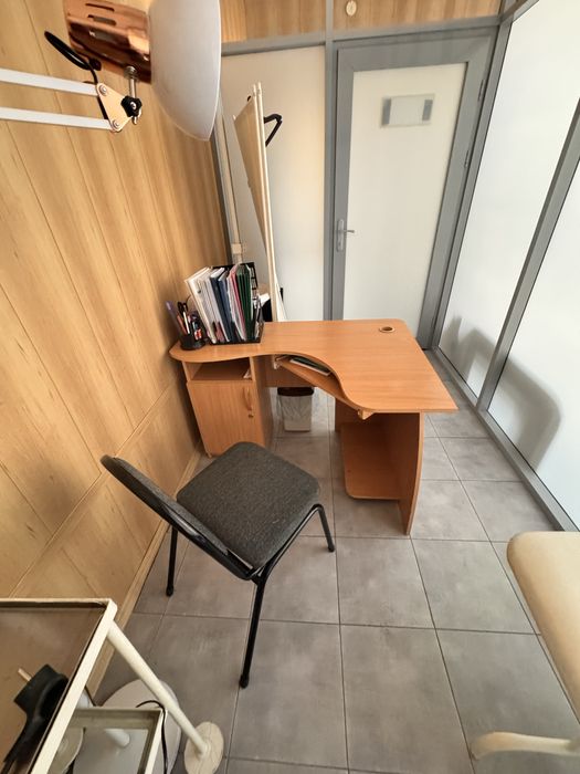 Офисный стол со стулом