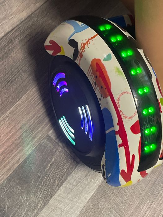 Hoverboard Smart Balance cu lumini LED și Bluetooth – ca nou!
